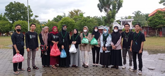 Peringati Maulid Nabi dan Sumpah Pemuda, HMI Komisariat FISIP UPR Berbagi Makanan 