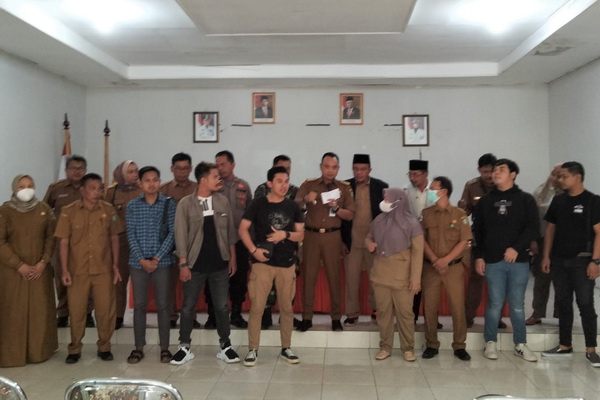 Unsur Tripika Kecamatan Baamang Bersama Pengusahan Kafe Berikrar Tolak LGBT