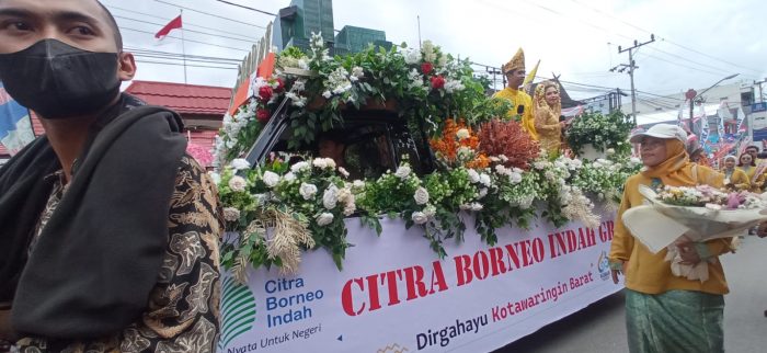 Meriahkan Pawai Nasi Adab, CBI Group Tampilkan Tumpeng Miniatur Hotel Mercure