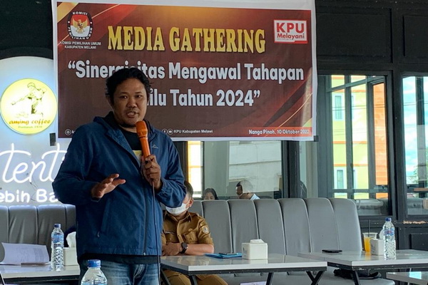 Wujudkan Sinergitas Mengawal Tahapan Pemilu 2024, KPU Melawi Gelar Media Gathering