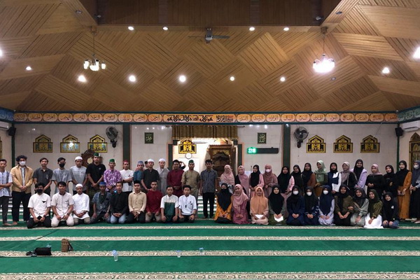 Teladani Akhlak Nabi Muhammad SAW, HMI Komisariat FKIP Bersama FEB Gelar Maulid