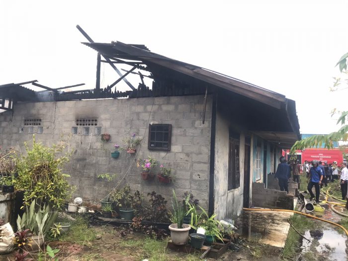 BREAKING NEWS: Barak Empat Pintu Terbakar di MB Ketapang
