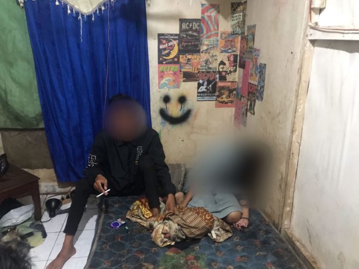 Warga Akhirnya Gerebek Rumah Kosong Usai Dengar Desahan Pasangan yang tengah Mesum