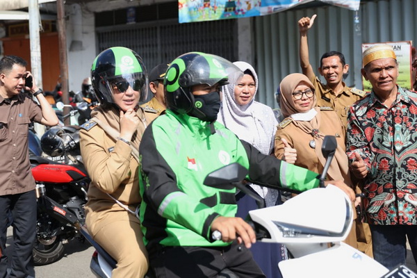 Gunakan Ojol, Wawali Kunjungi Tiga Lorong Wisata