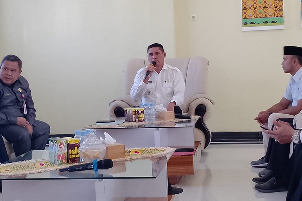 Pj Bupati Kobar Minta Seluruh Kadis Jangan “Alergi” Terhadap Wartawan