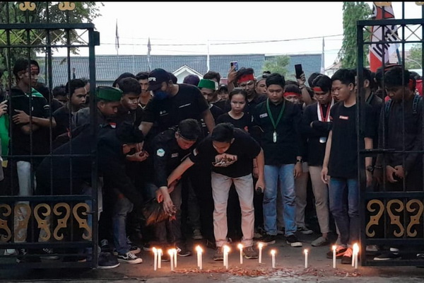 Tak Bertemu Gubernur, Massa Aksi Geram Pulang dengan Kecewa