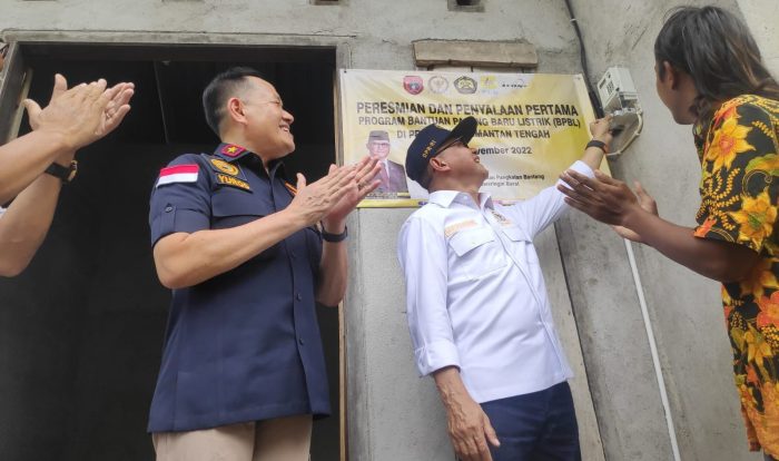 Mukhtarudin Resmikan Program Pemerataan Kelistrikan di Pelosok Kalteng