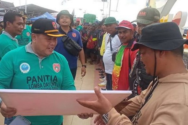 Plt Sekda Tutup Lomba Dayung Bupati Kobar Cup 2022