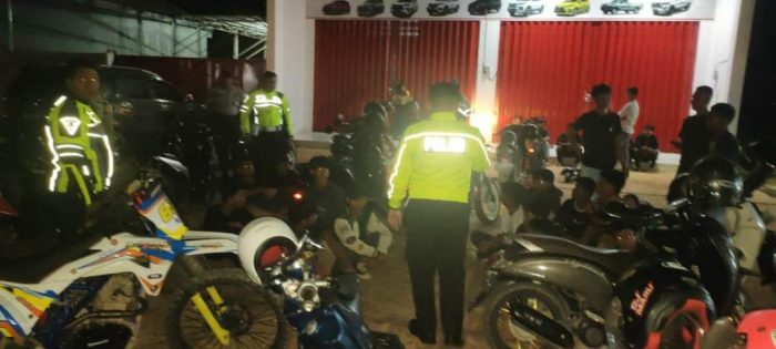 Polisi Amankan Tujuh Knalpot Brong Saat Gagalkan Balap Liar di Jalan Ahmad Yani