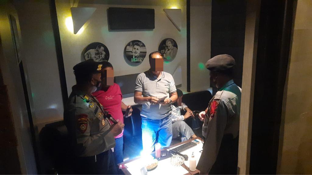 Oknum Kades yang Sempat Viral Hilang di Pasar Malah Terjaring Razia di Karaoke