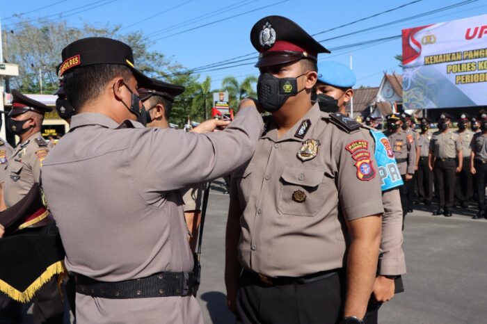 Sebanyak 44 Personel Polres Kotim dapat Hadiah Naik Pangkat Sebelum Tahun Baru
