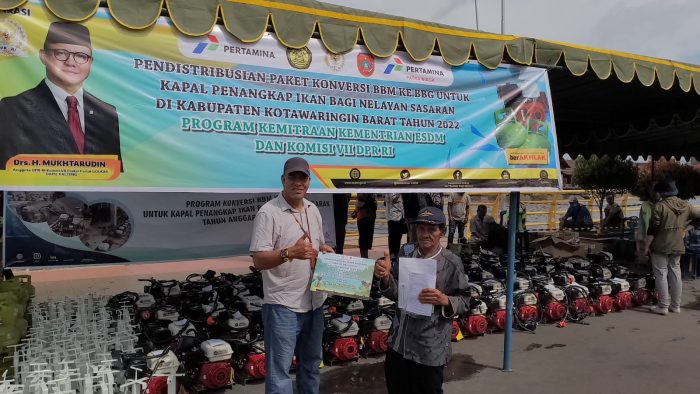 Gandeng Kementrian ESDM, 642 Nelayan di Kobar dapat Hibah Mesin Perahu BBG