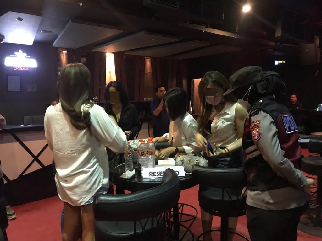 Pengunjung Vino Club Sampit Terlihat Sepi saat Dirazia Polisi