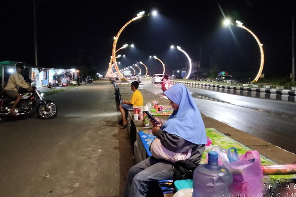 Terowongan Nur Mentaya Sampit Dipadati Kaki Lima