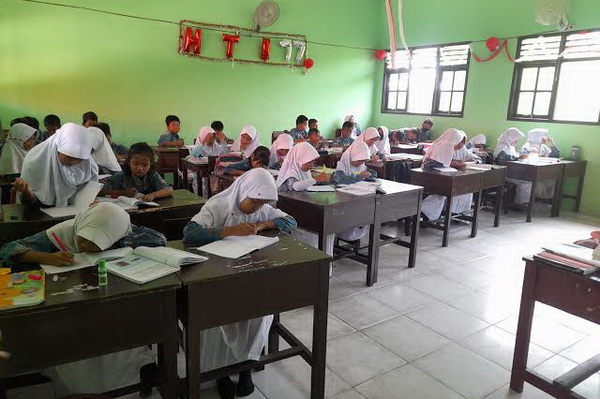 Libur Panjang, Orang Tua Diharap Kontrol Waktu Anak Bermain Gadget