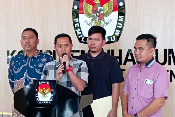 Tim LO Deden Agustiar Sabran Antarkan Syarat Dukungan Balon DPD RI