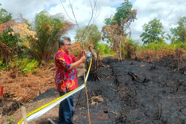 Polsek Baamang Pasang Garis Polisi di Lokasi Lahan Terbakar