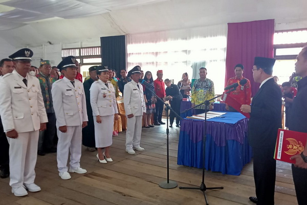 Lantik 4 Pj Kapala Desa dan Damang, Sakariyas Ingatkan Pengelolaan Anggaran