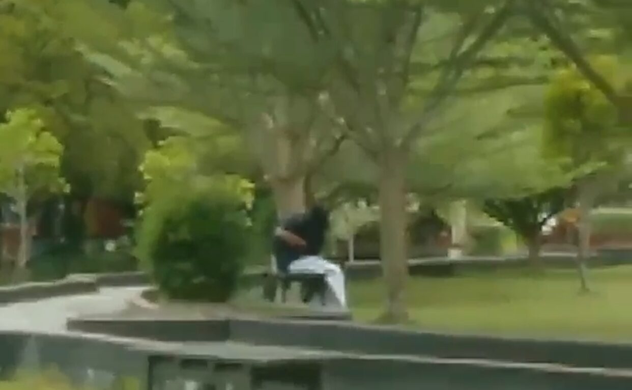 Lagi, Sepasang Sejoli Mesum di Taman Kota Sampit saat Siang Bolong