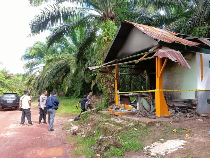 Tiga Warga Diamankan Polisi Setelah Bakar Pos Satpam PT WNL