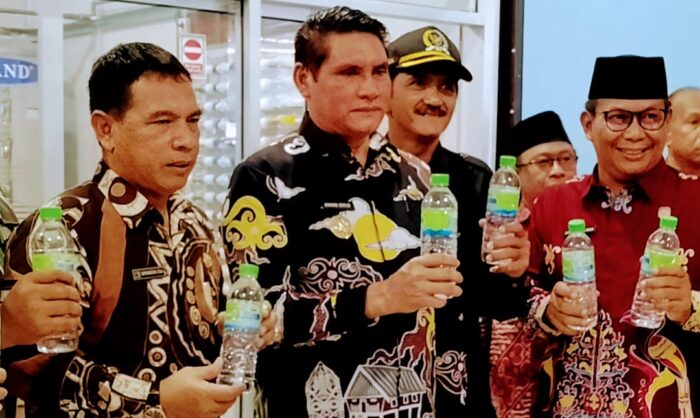 Pj Bupati Minta Seluruh Kegiatan di Kobar Menggunakan Produk Banyu Kinum