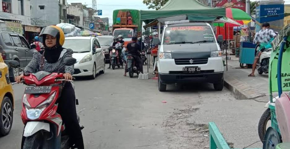 Dewan Soroti Pedagang Kaki Lima di Trotoar yang Ganggu Estetika Kota Pangkalan Bun