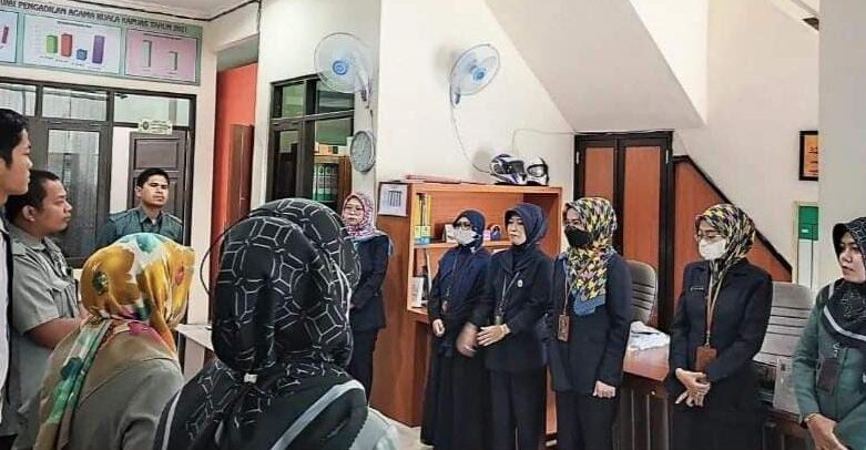 Terima Laporan Gangguan Sistem, Sekretaris Pengadilan Agama Kuala Kapuas Instruksikan Perbaikan