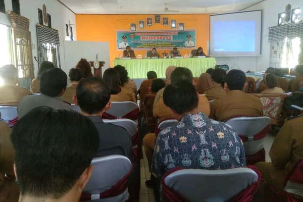 Warga Desa Hapalam Minta Tenaga Kesehatan dan Guru