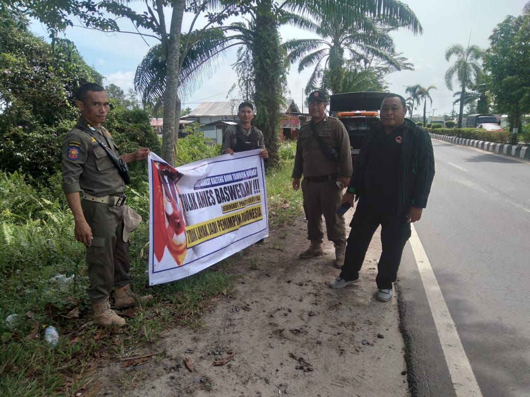Spanduk Penolakan Anies Baswedan di Kota Sampit Ditertibkan Satpol PP