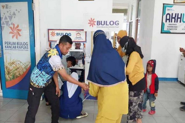 Warga Antusias “Serbu” Pasar Murah Kapuas