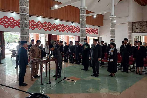 Bupati Kapuas Lantik Enam Pejabat Pimpinan Tinggi Pratama