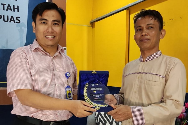 Taat Lapor SPT, Warga Kapuas ini Diapresiasi KP2KP Pratama