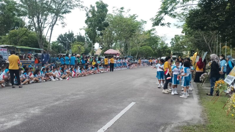 Sambut Piala Adipura, Siswa di Palangka Raya Rela Panas-Panasan