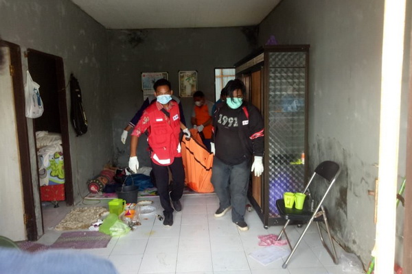 M Subuh Diduga Tewas Terjatuh Saat Memperbaiki Atap