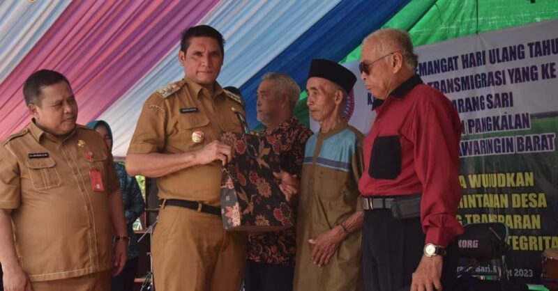 Pj Bupati Kobar Hadiri Peringatan 40 Tahun Kedatangan Transmigrasi Desa Karang Sari