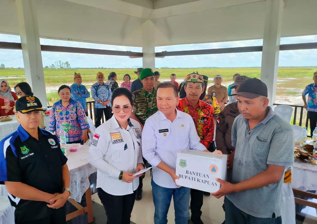 Bupati Serahkan Santunan untuk Warga Terdampak Kebakaran di Desa Sumber Agung