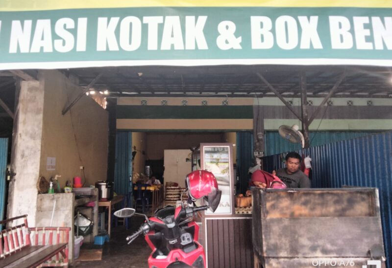 Harga Beras Makin Mahal, Pemilik Warung Nasi Dilema untuk Naikkan Harga Makanan