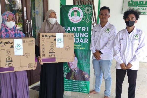 Sambangi Majelis Taklim As-Syifa, SDG Kalteng Bantu Kipas Angin