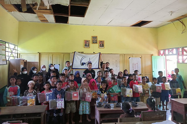 IPK Salurkan Bantuan untuk Murid SDN 2 Sei Lunuk