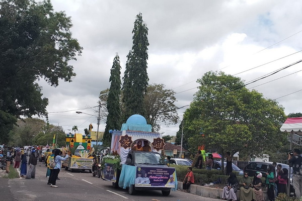 Ratusan Mobil Hias Meriahkan Pawai Tarhib Ramadan Kota Palangka Raya