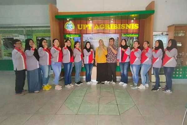 TP PKK Kamipang Belajar Agribisnis ke Pontianak