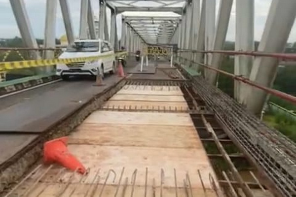 Rencana Pengecoran Lantai Jembatan Sei Katingan Diundur