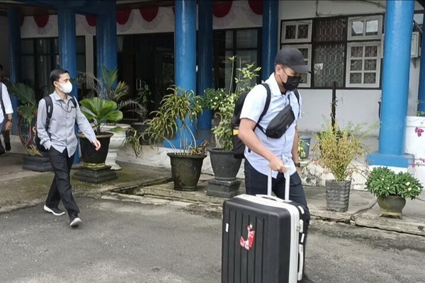 5 Jam Geledah Kantor Bupati Kapuas, KPK Bawa Dua Koper