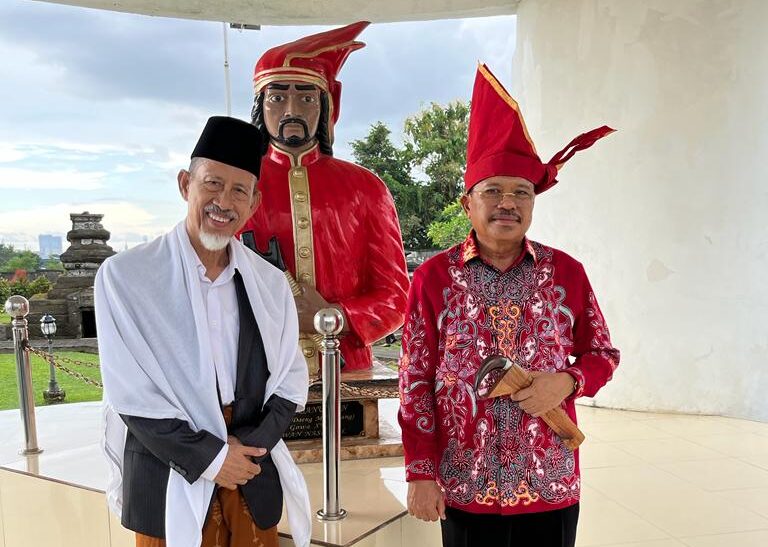 Sekda Kalteng Ziarah ke Makam Sultan Hasanuddin dan Diponegoro di Makassar
