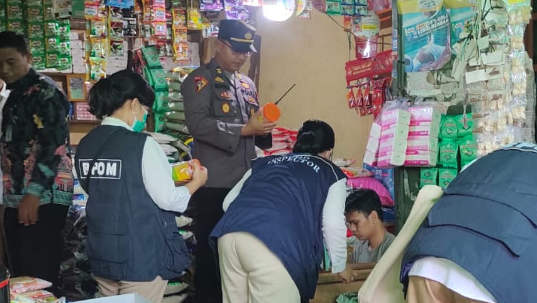 Sidak Mamin, Tim Gabungan Kobar Cek Kemasan Rusak dan Mendekati Kadaluarsa