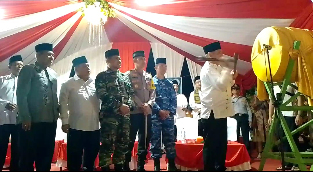 Pj Bupati Kobar Lepas Pawai Takbir di Bundaran Pancasila