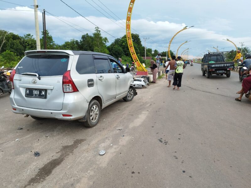 Sepeda Motor Hantam Mobil di Terowongan Nur Mentaya, Satu Korban Luka Serius