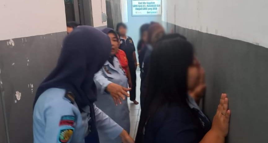 Petugas Lapas Pangkalan Bun Razia Blok Hunian Wanita