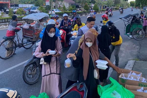 Gerakan Milenial Kapuas Kembali Bagikan 1000 Takjil