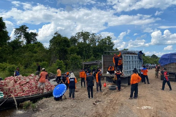 Pemkab Kapuas Salurkan Bantuan untuk Korban Banjir di Mantangai